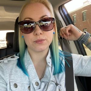 Meet your Posher, Toni